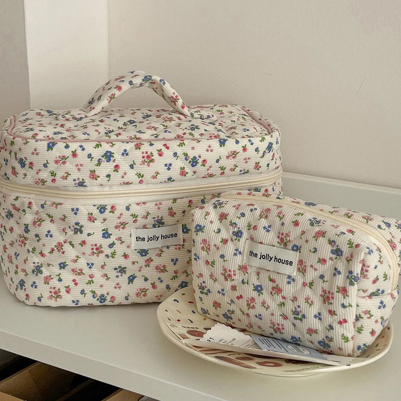 Trousse de toilette fleurie matelassée